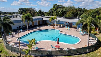 Building Photo - 3000 Lake Osborne Dr