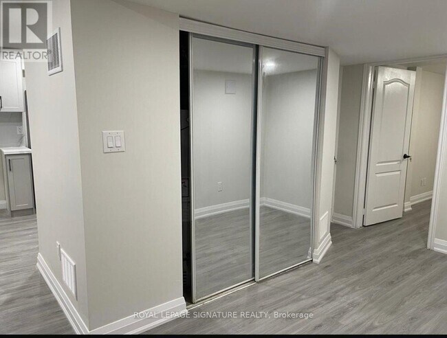 Building Photo - 806 Envoy Dr