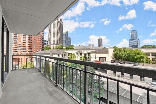 Foto del edificio - 3481 Lakeside Dr NE