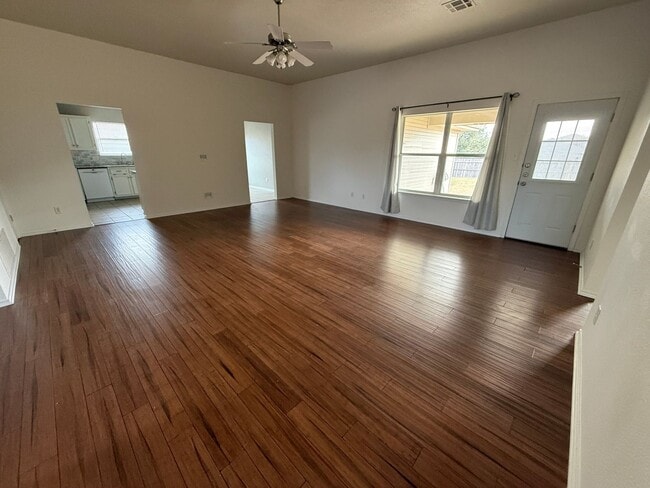 Building Photo - 408 Viola Dr