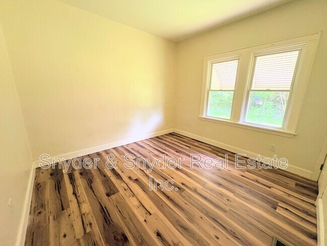Foto del edificio - 884 Copley Rd
