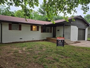 Building Photo - 814 S McFarland St