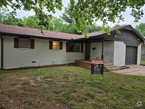 Building Photo - 814 S McFarland St