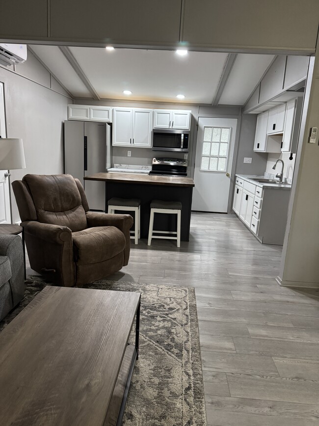 Building Photo - 508 E Emmons St