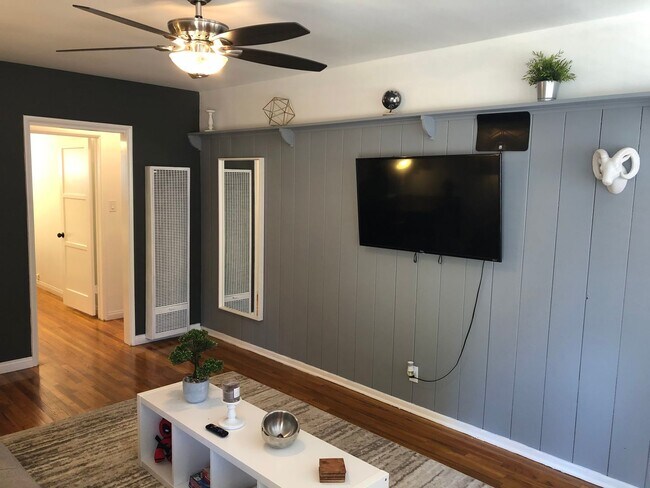 Building Photo - 12427 Chandler Blvd