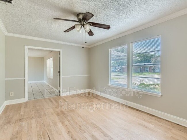 Building Photo - 7422 Stonehouse Dr