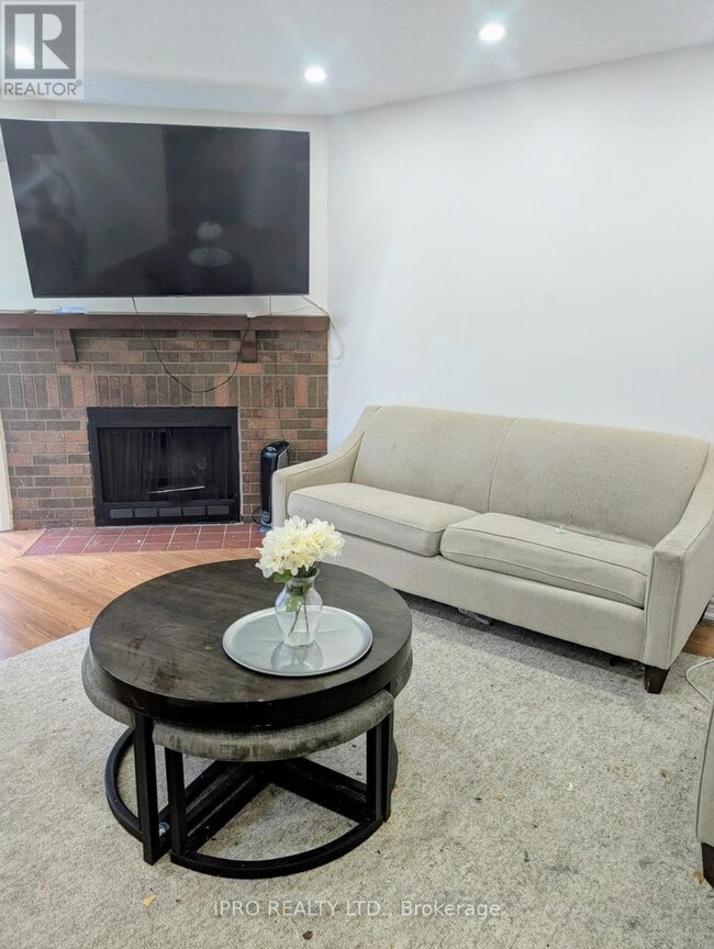 Building Photo - 3455-3455 Caplan Crescent