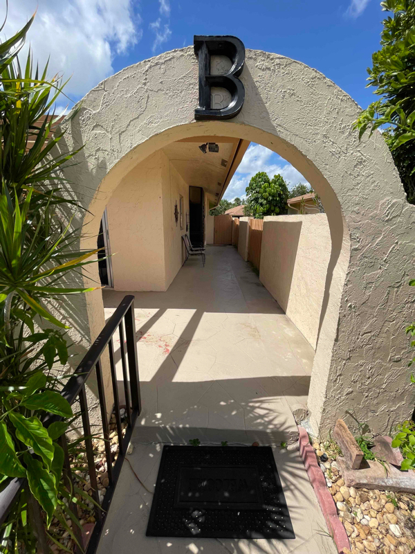 Building Photo - 13566 Sabal Palm Ct