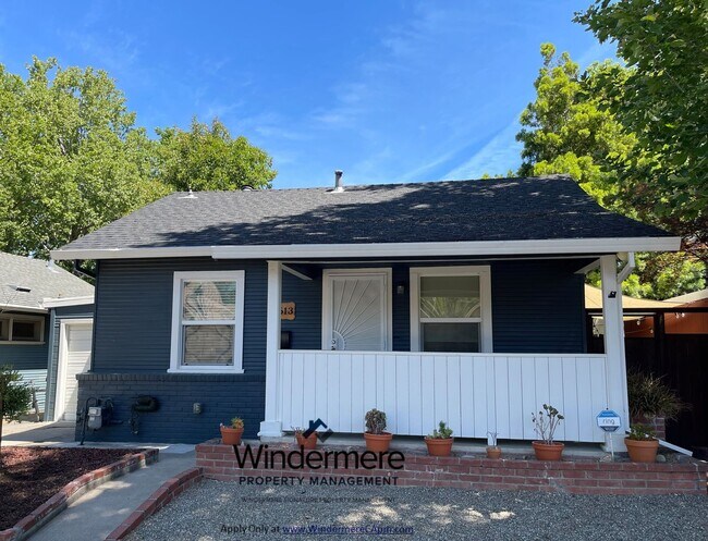 Foto del edificio - Charming Land Park Bungalow 1x1 with Bonus...