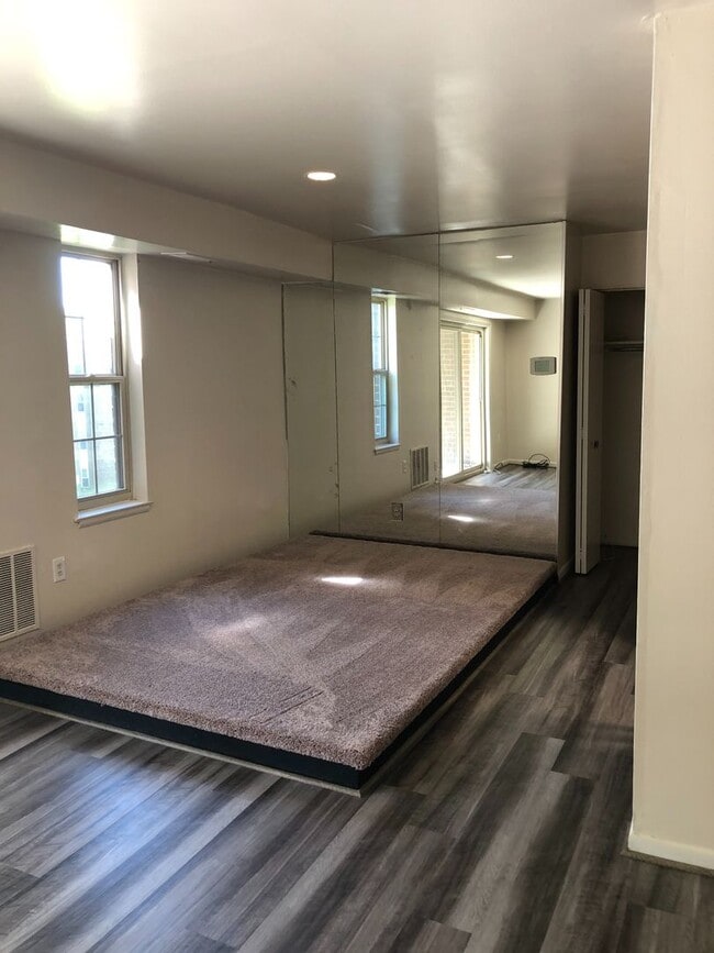 Foto del edificio - Charming 2 Bedroom Condo in Gwynn Oak!