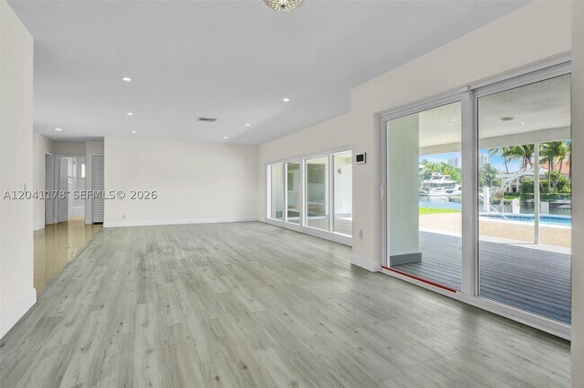 Foto del edificio - 16453 NE 33rd Ave