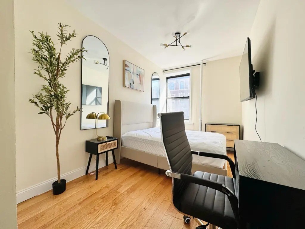 Foto del edificio - Furnished room/NOT APARTMENT