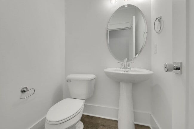 Building Photo - Luxury Downtown Townhome!