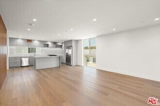 Building Photo - 1752 N Van Ness Ave