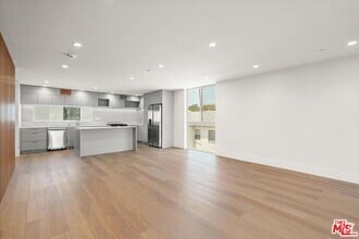 Building Photo - 1752 N Van Ness Ave