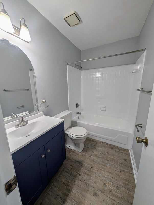 Foto principal - 1235 Continental Ct