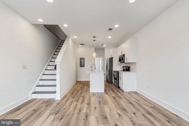 Building Photo - 1340 N 21st St