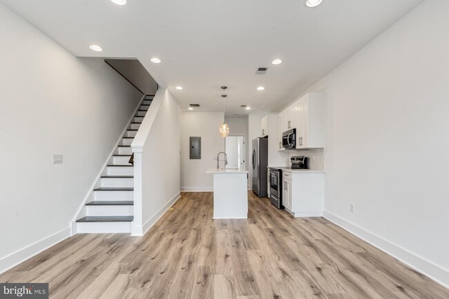 Building Photo - 1340 N 21st St