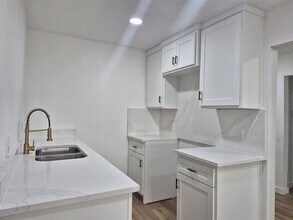 Building Photo - 5057 Ridglea Ln