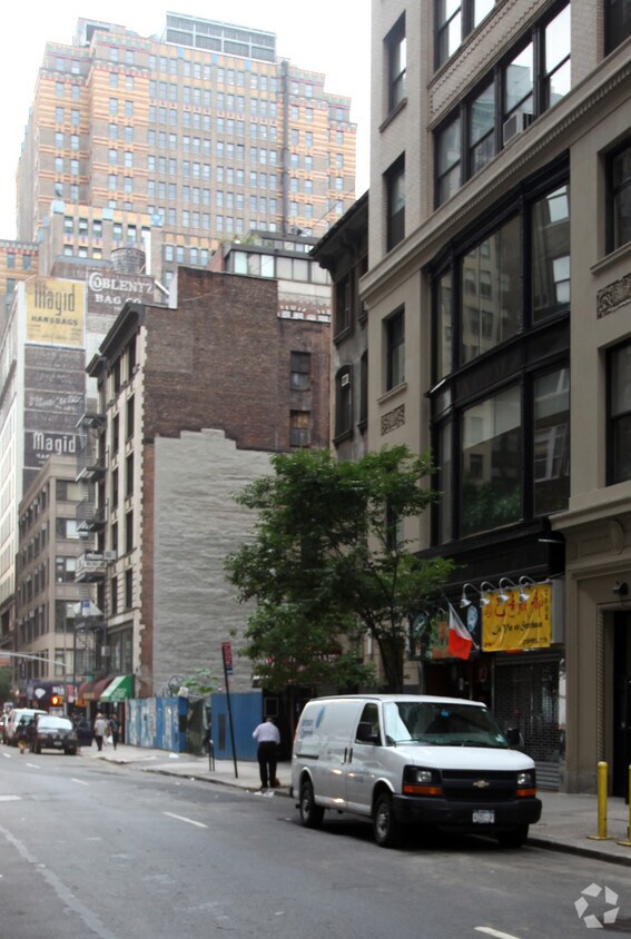 Foto del edificio - 18 E 33rd St