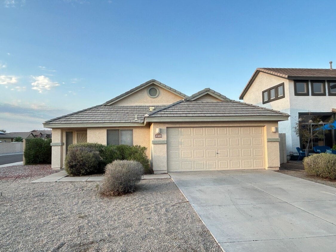 SINGLE LEVEL HOUSE ON CORNER LOT - SINGLE LEVEL HOUSE ON CORNER LOT