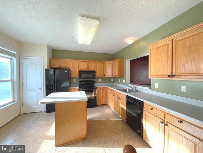 Foto del edificio - 48344 Long Ln