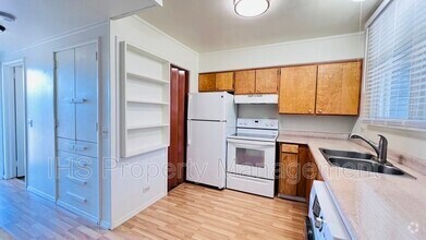 Building Photo - 1213 George Washington Way