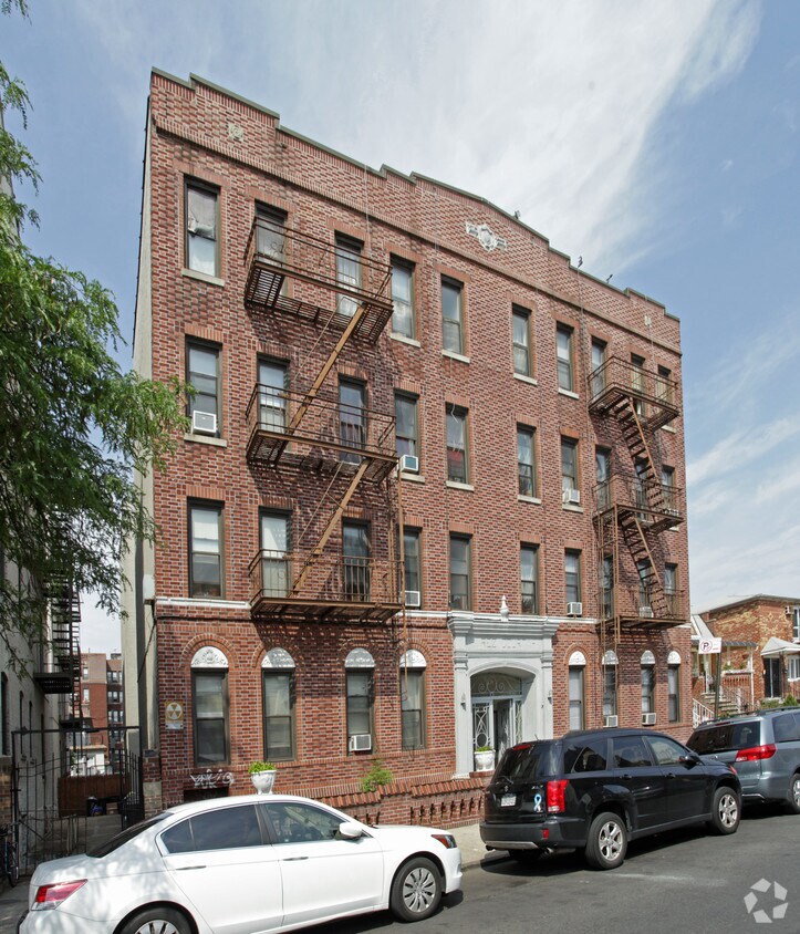 Building Photo - Rez Court