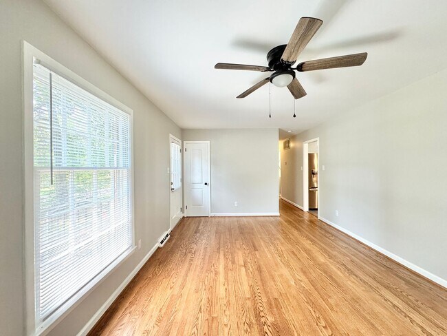 Building Photo - Adorable 3 Bed/2 Bath Off N Holden/Westridge