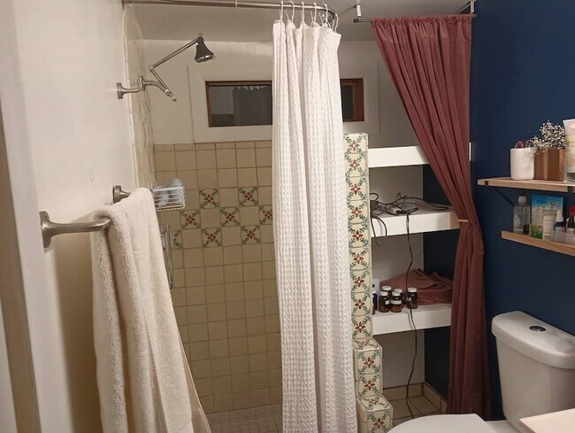 Foto del edificio - 1203 Agua Fria St