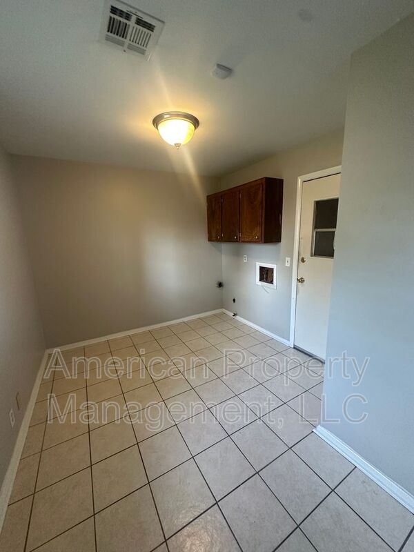 Building Photo - 4512 S Kingston Ave