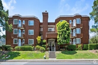 Building Photo - 120 Seminary Dr