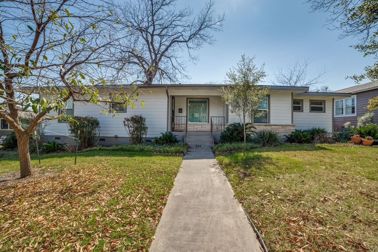 Foto principal - Charming 3 Bedroom in Alamo Heights