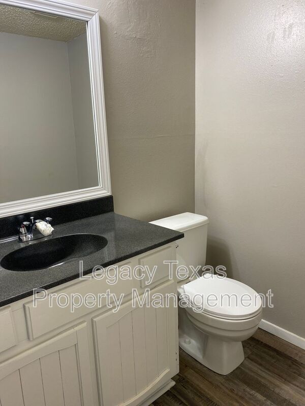 Foto del edificio - 1409 Courtney Pl
