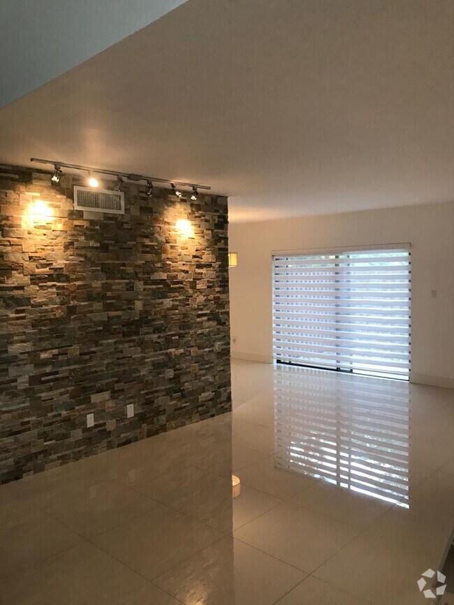 Woodstock Villas Apartments under 2,000 Miami, FL 4 Rentals