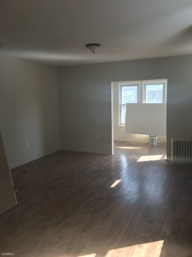 Primary Photo - 107 S 8th St