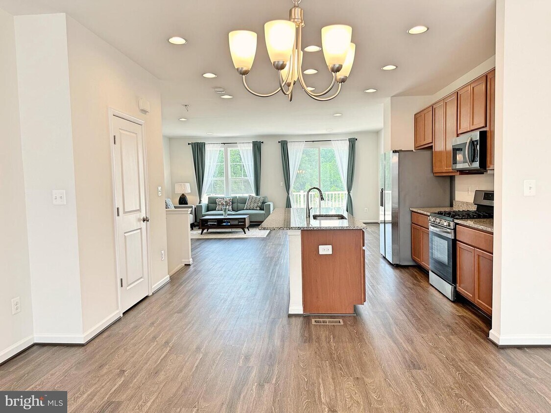 Foto principal - 8195 Maude Ln
