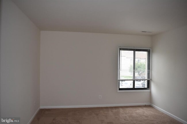 Building Photo - 10121 Prince Pl