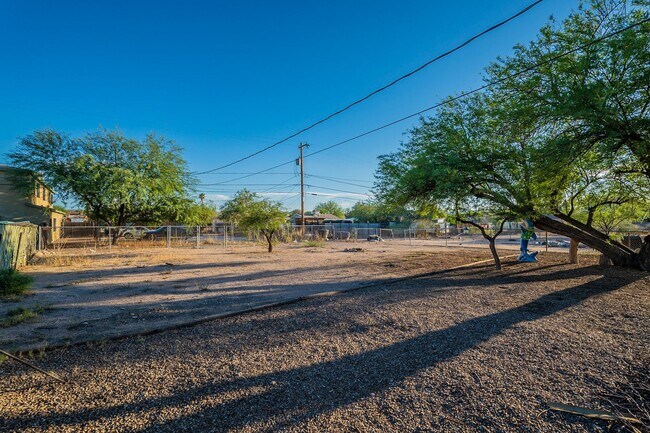 Photo - 436 E Waverly St Apartment