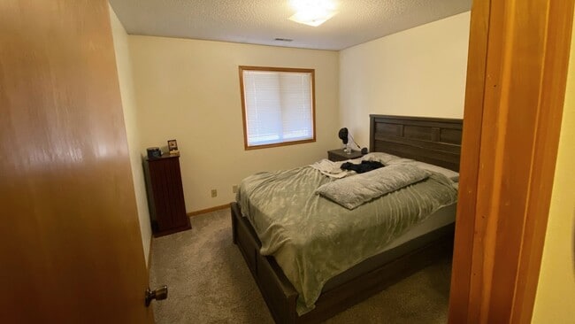 Building Photo - Delaware Duplex 805-807