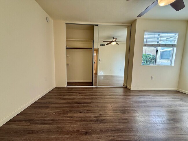 Foto del edificio - ADA - Wheelchair Accessible Unit in Gated North Park Community! Includes Parking! Air Conditionin...