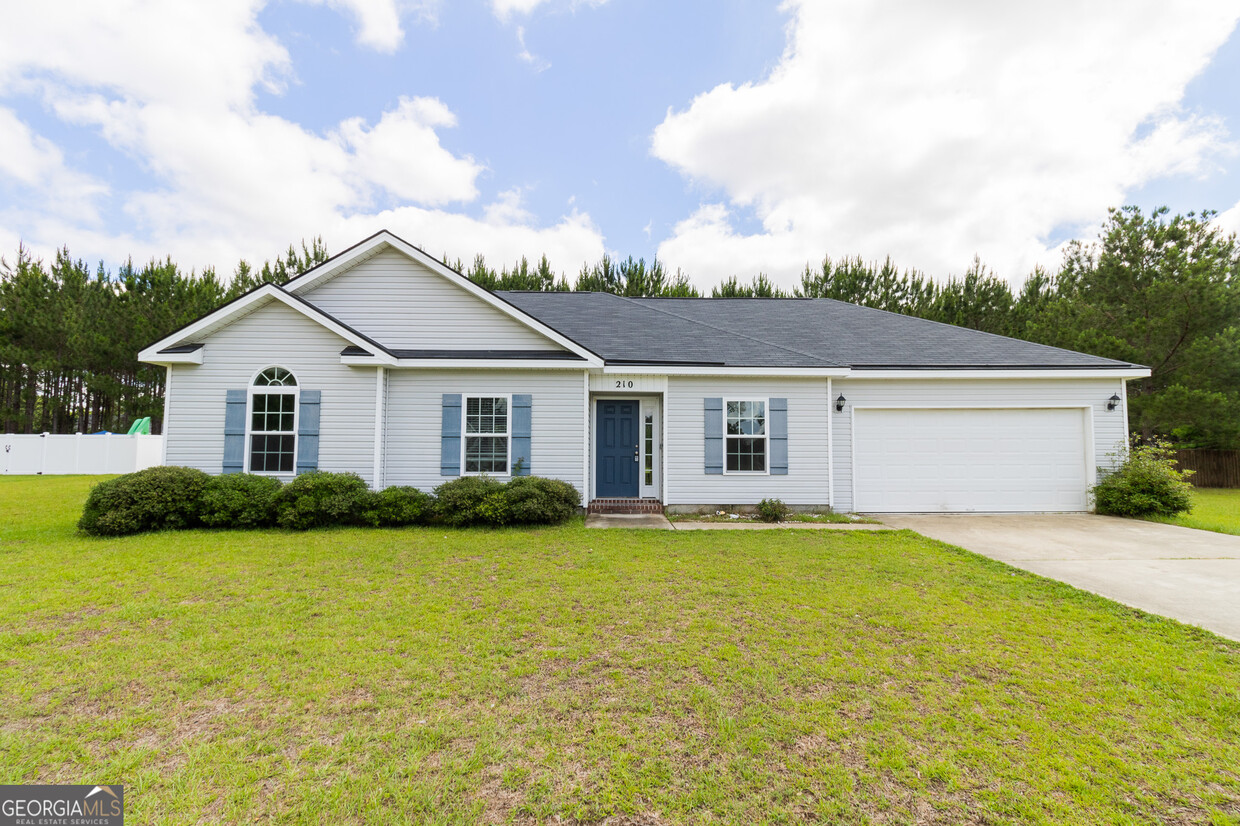 Foto principal - 210 Stillwater Dr