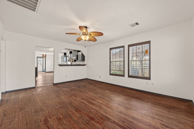 Building Photo - 1110 11th St