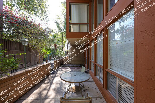 Building Photo - SPACIOUS 3 BEDROOM CONDO.
