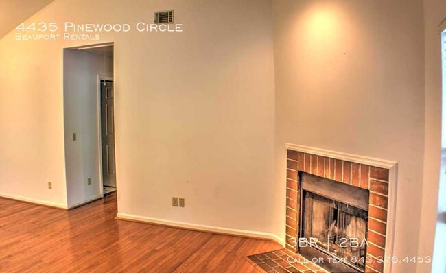 Building Photo - 4435 Pinewood Cir