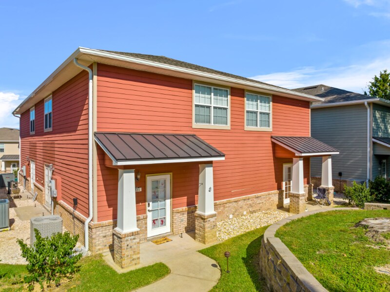 Foto principal - 832 Arbor Lake Dr