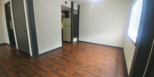 Foto del edificio - 1218 Holik Dr