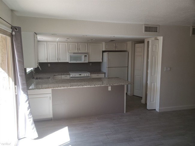 Building Photo - 3 br, 2.5 bath  - 4902 N 74th St End unit