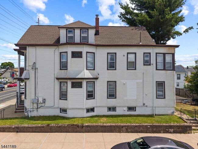 Foto del edificio - 315 Haledon Ave