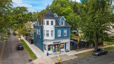 Building Photo - 67 Oak St